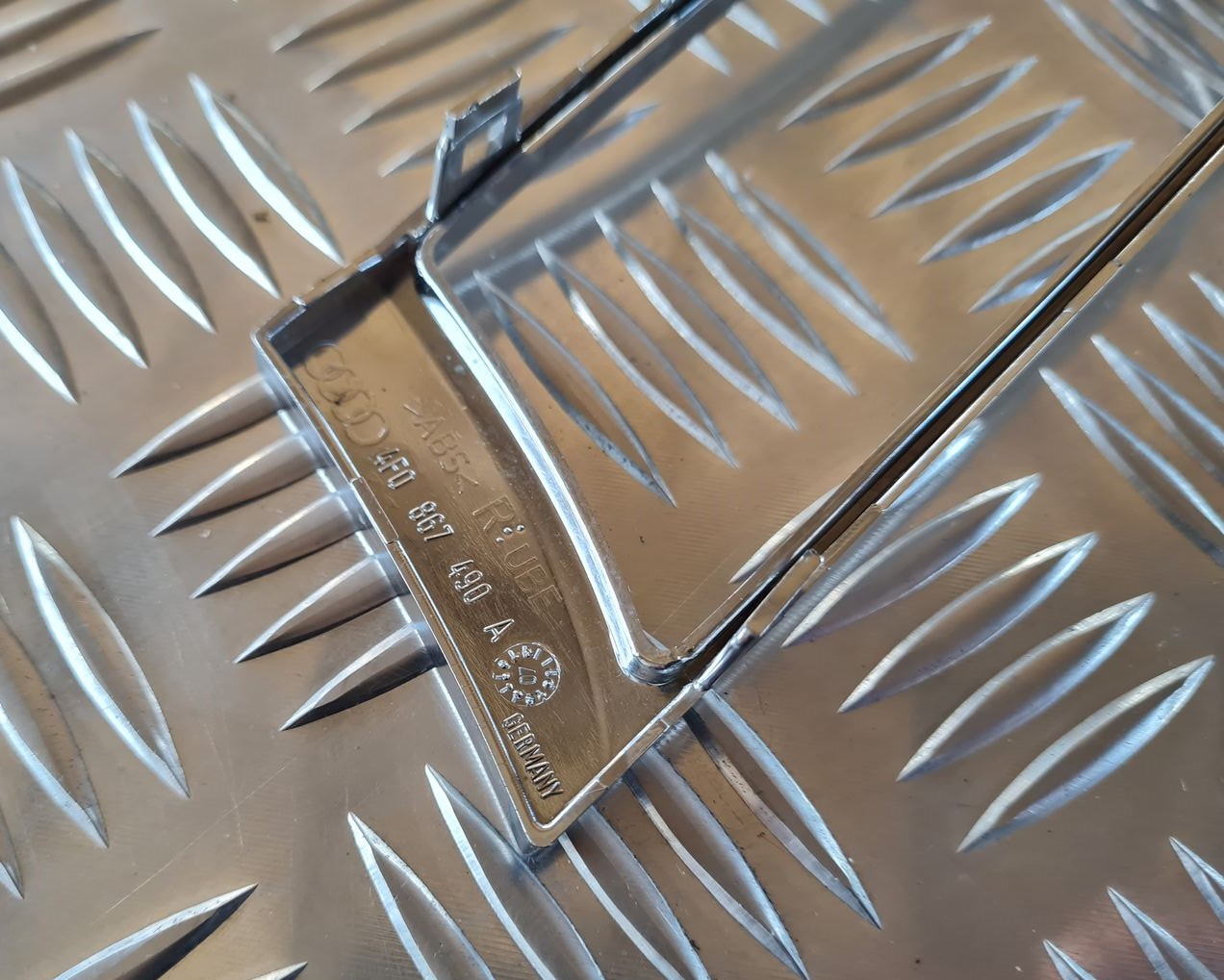 Durvju rokturu apdares uzlika (salonā) priekš AUDI A6 2008 3 Durvju rokturu apdares uzlika (salonā) priekš AUDI A6 2008