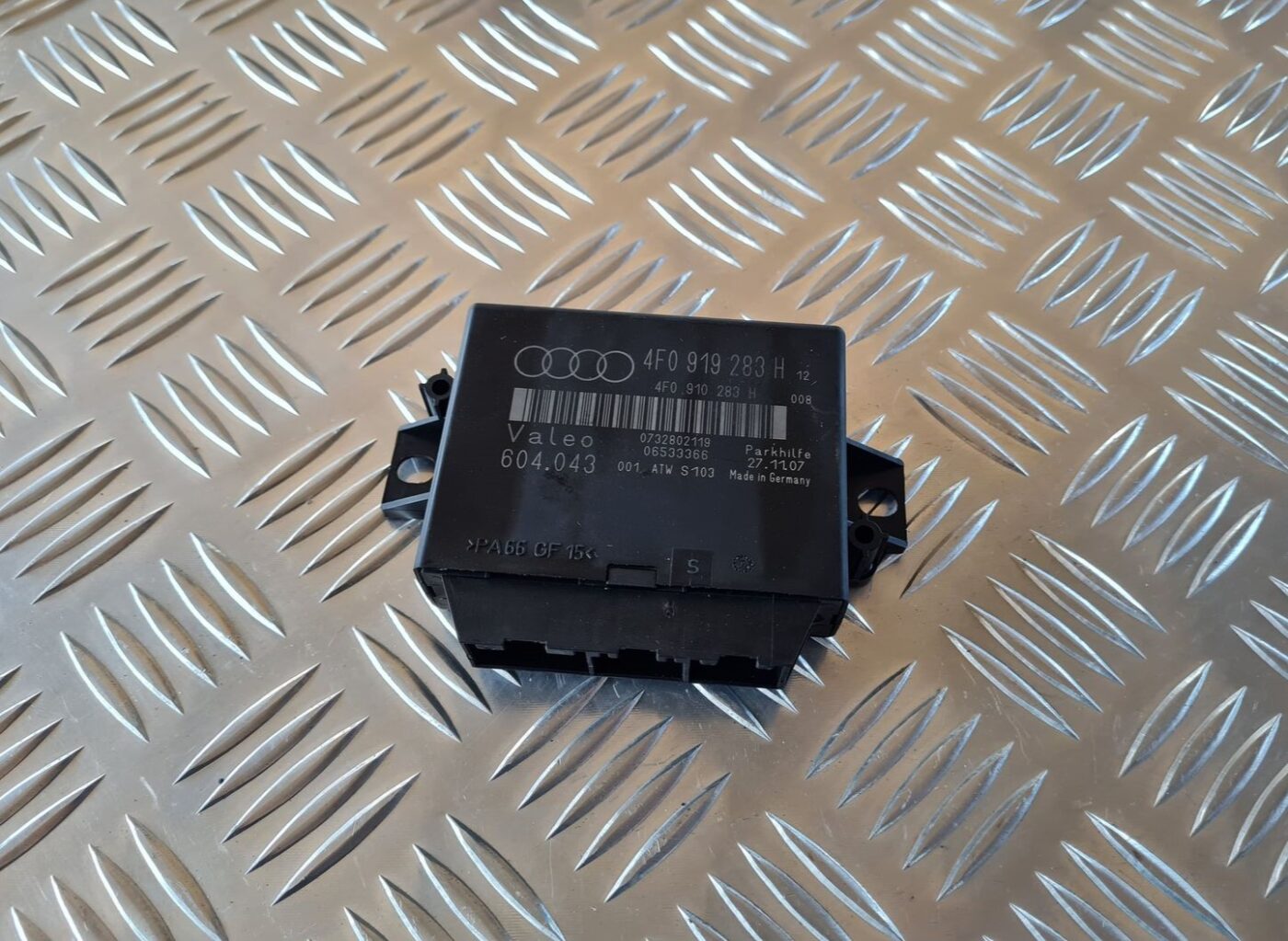 Parkošanās devēju vadības bloks priekš AUDI A6 2008