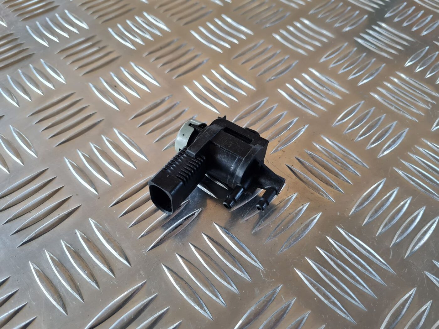 Solenoīda vakuuma vārsts priekš AUDI A6 2008