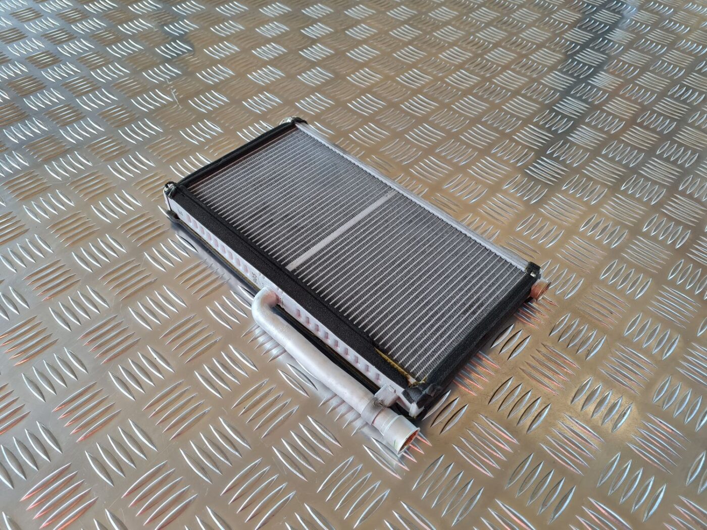 Apsildes sistēmas radiators priekš AUDI A6 2008