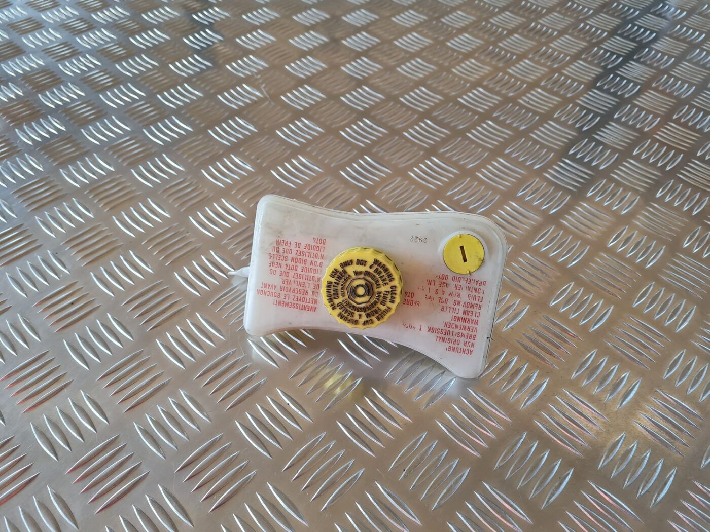 Bremžu šķidruma tvertne priekš AUDI A6 2008