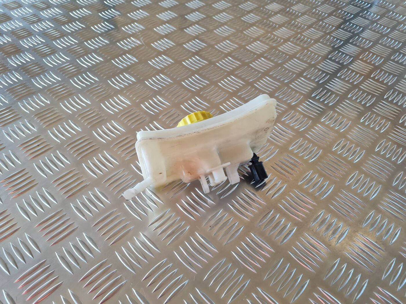 Bremžu šķidruma tvertne priekš AUDI A6 2008