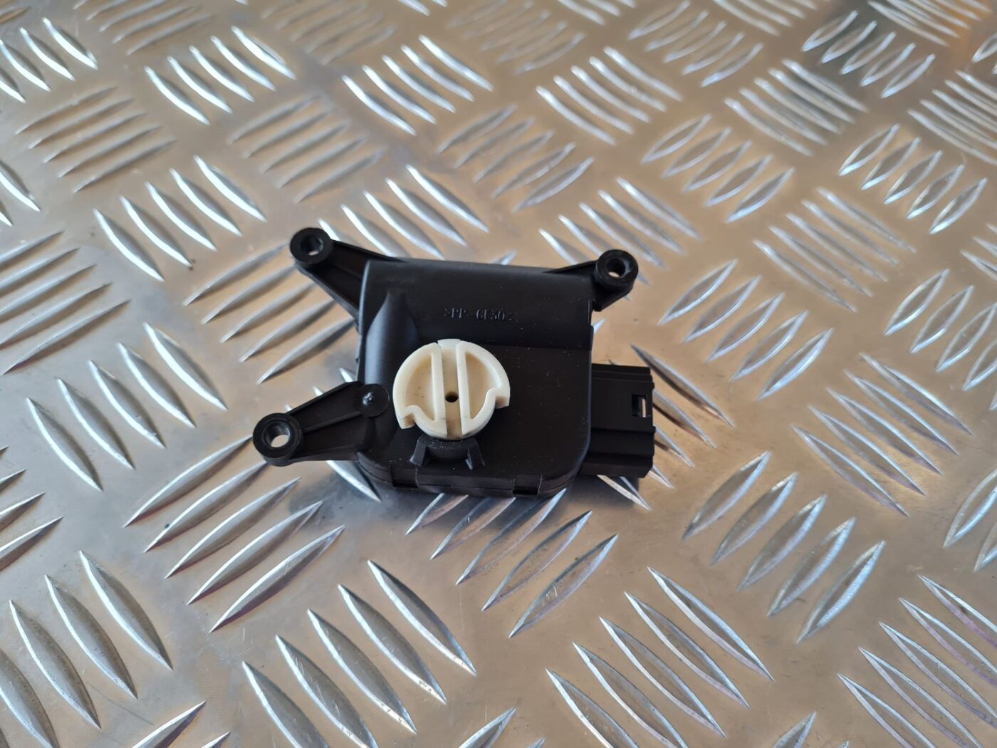 Apsildes sistēmas aktuators priekš AUDI A6 2008 3 Apsildes sistēmas aktuators priekš AUDI A6 2008