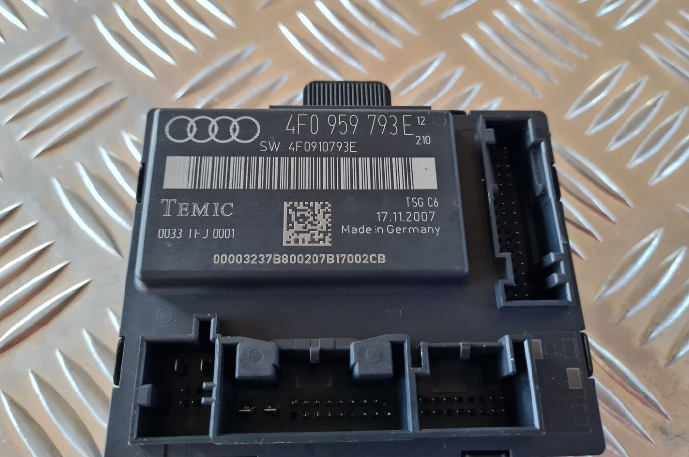 Priekšējo kreiso durvju vadības bloks priekš AUDI A6 2008