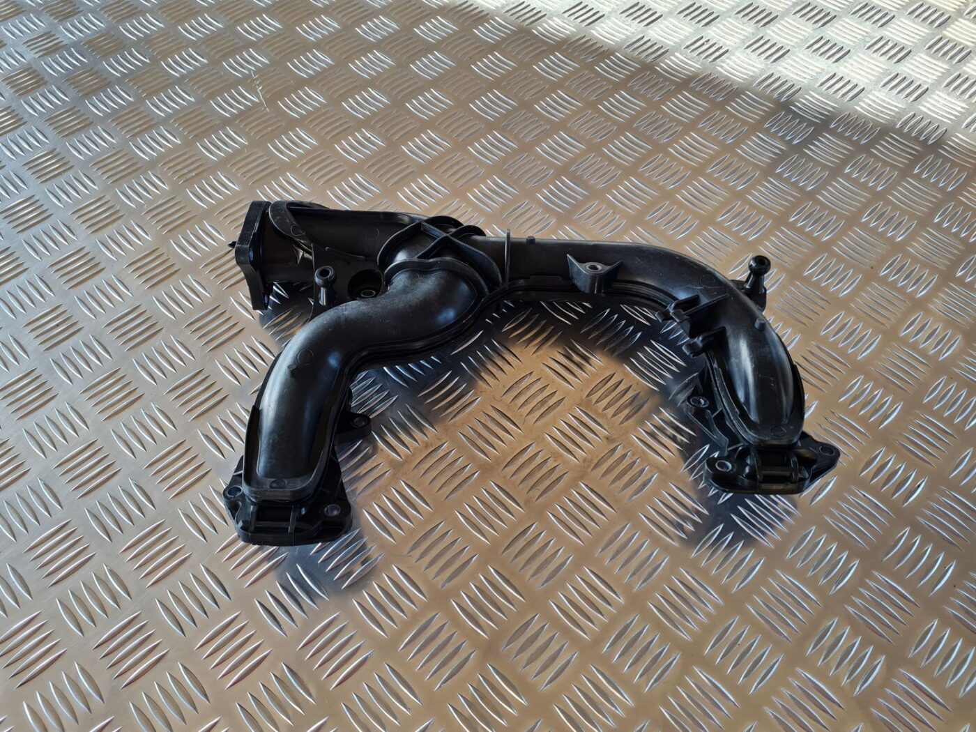 Ieplūdes kolektors priekš AUDI A6 2008 1 Ieplūdes kolektors priekš AUDI A6 2008