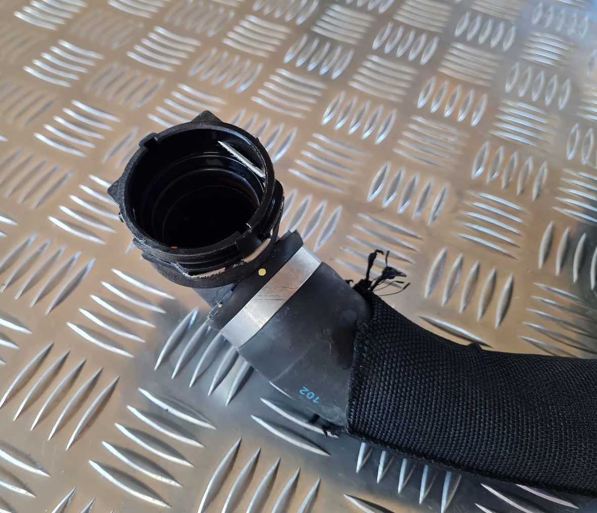 Dzesēšanas caurule priekš AUDI A6 2008 3 Dzesēšanas caurule priekš AUDI A6 2008