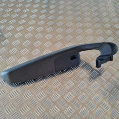 Priekšējo labo durvju apdare priekš AUDI A6 2008