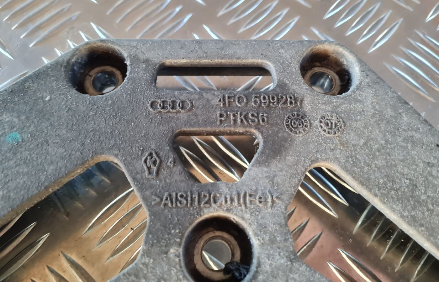 Aizmugurēja reduktora kronšteins priekš AUDI A6 2008