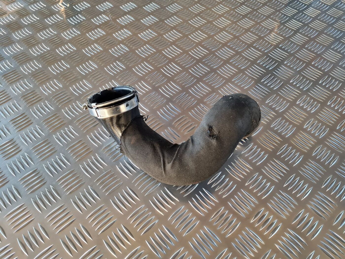 Interkulera caurule priekš AUDI A6 2008 2 Interkulera caurule priekš AUDI A6 2008