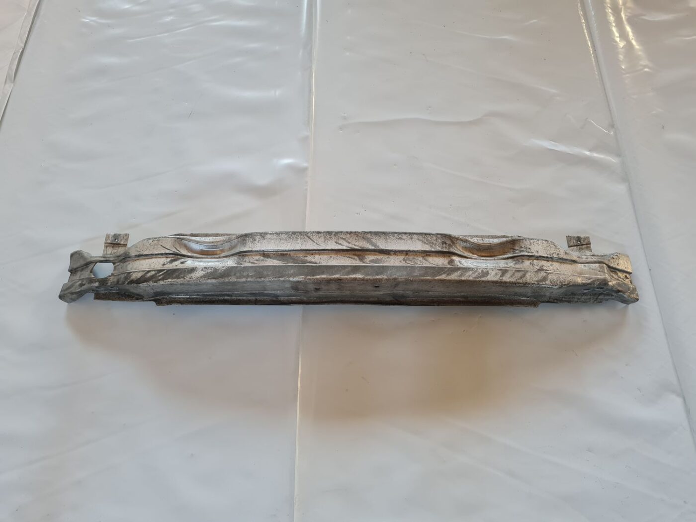 Priekšējā bufera pastiprinātājs priekš AUDI A6 2008 1 Priekšējā bufera pastiprinātājs priekš AUDI A6 2008