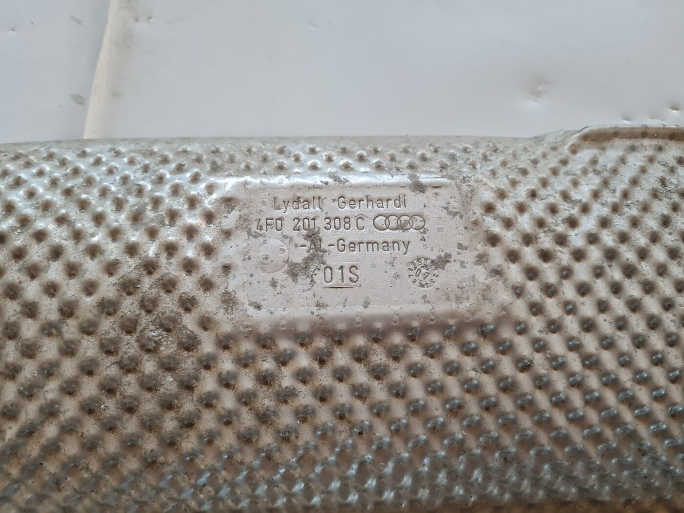 Izpūtēja sistēmas karstuma aizsargs priekš AUDI A6 2008 2 Izpūtēja sistēmas karstuma aizsargs priekš AUDI A6 2008