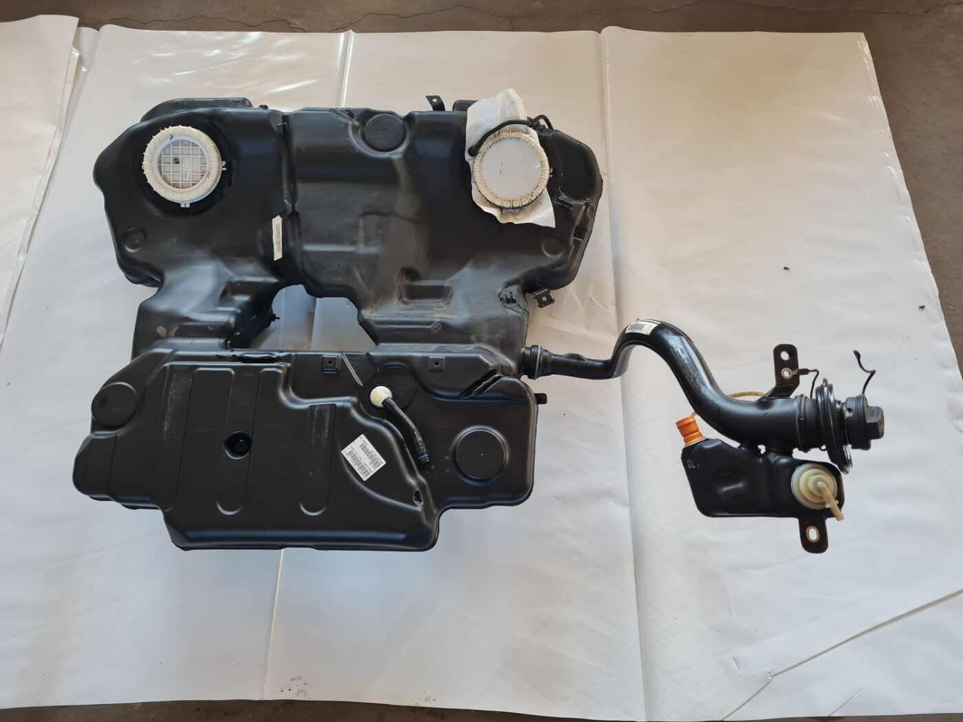 Degvielas tvertne priekš AUDI A6 2008 1 Degvielas tvertne priekš AUDI A6 2008