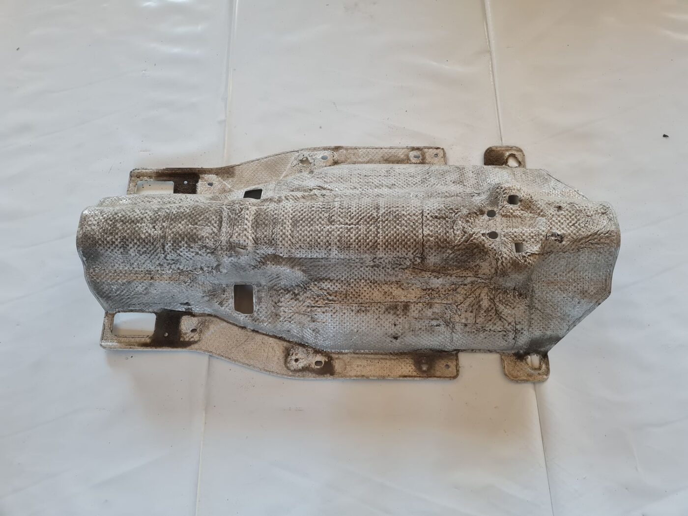 Izpūtēja sistēmas karstuma aizsargs priekš AUDI A6 2008