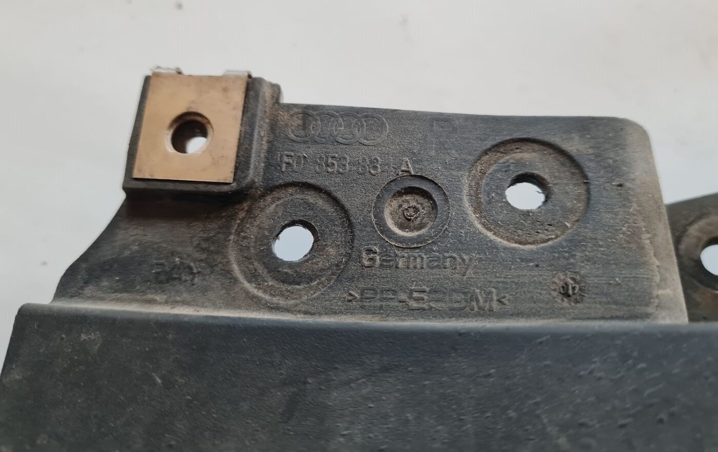 Aizmugurējais labais dubļusargs priekš AUDI A6 2008 3 Aizmugurējais labais dubļusargs priekš AUDI A6 2008