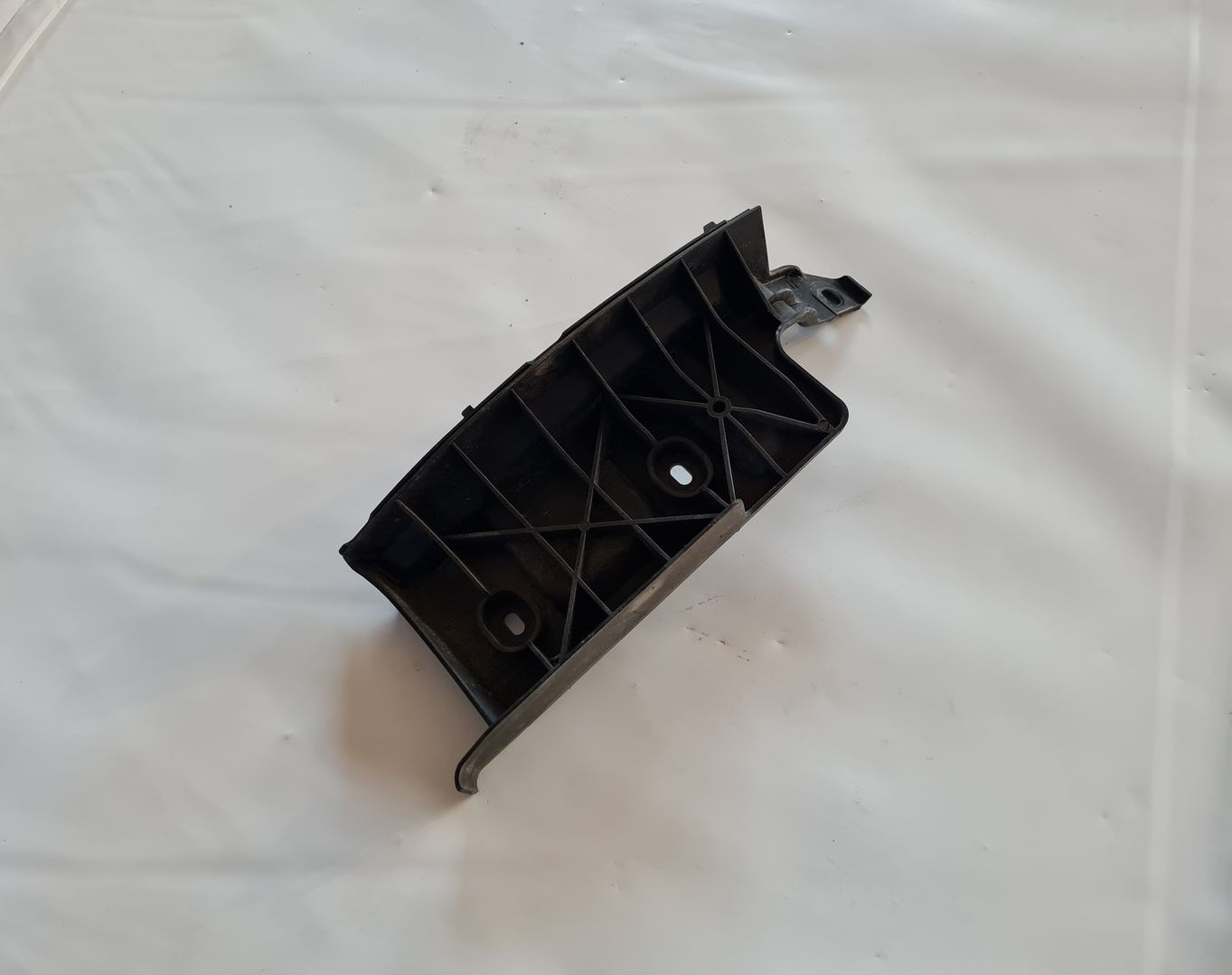 Aizmugurēja bufera kronšteins priekš AUDI A6 2008