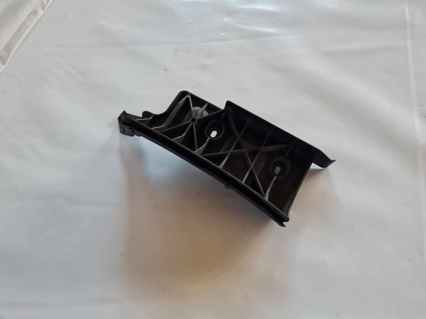 Aizmugurēja bufera kronšteins priekš AUDI A6 2008