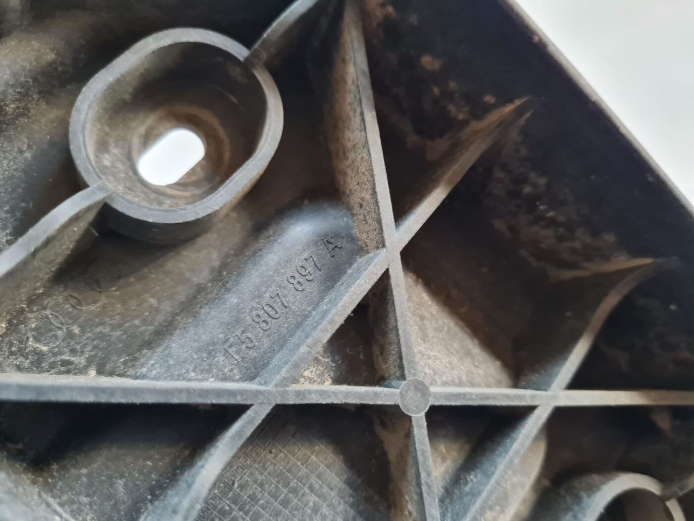 Aizmugurēja bufera kronšteins priekš AUDI A6 2008