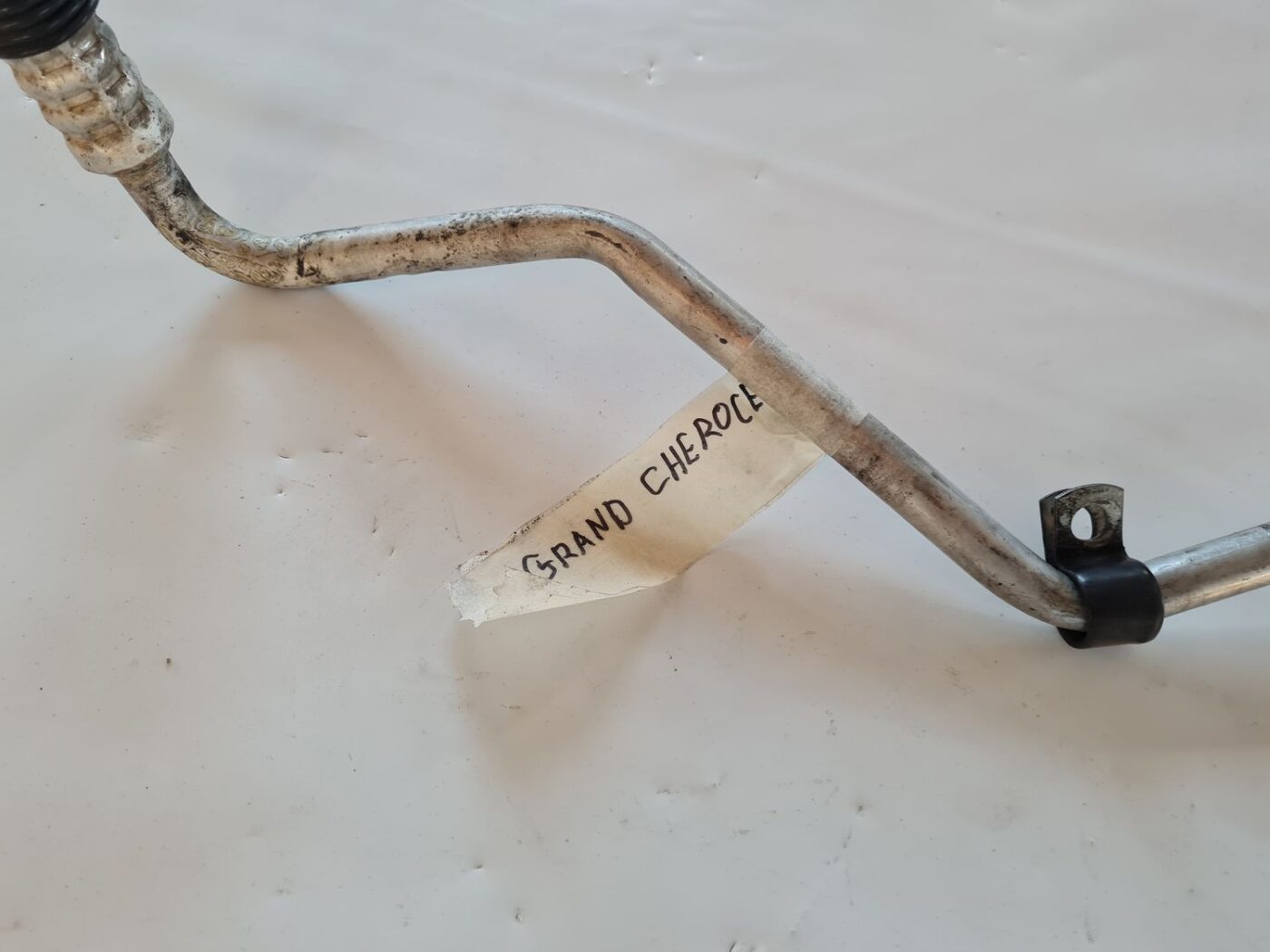 Gaisa kondicioniera galvenā caurule priekš JEEP GRAND CHEROKEE 2004 2 Gaisa kondicioniera galvenā caurule priekš JEEP GRAND CHEROKEE 2004