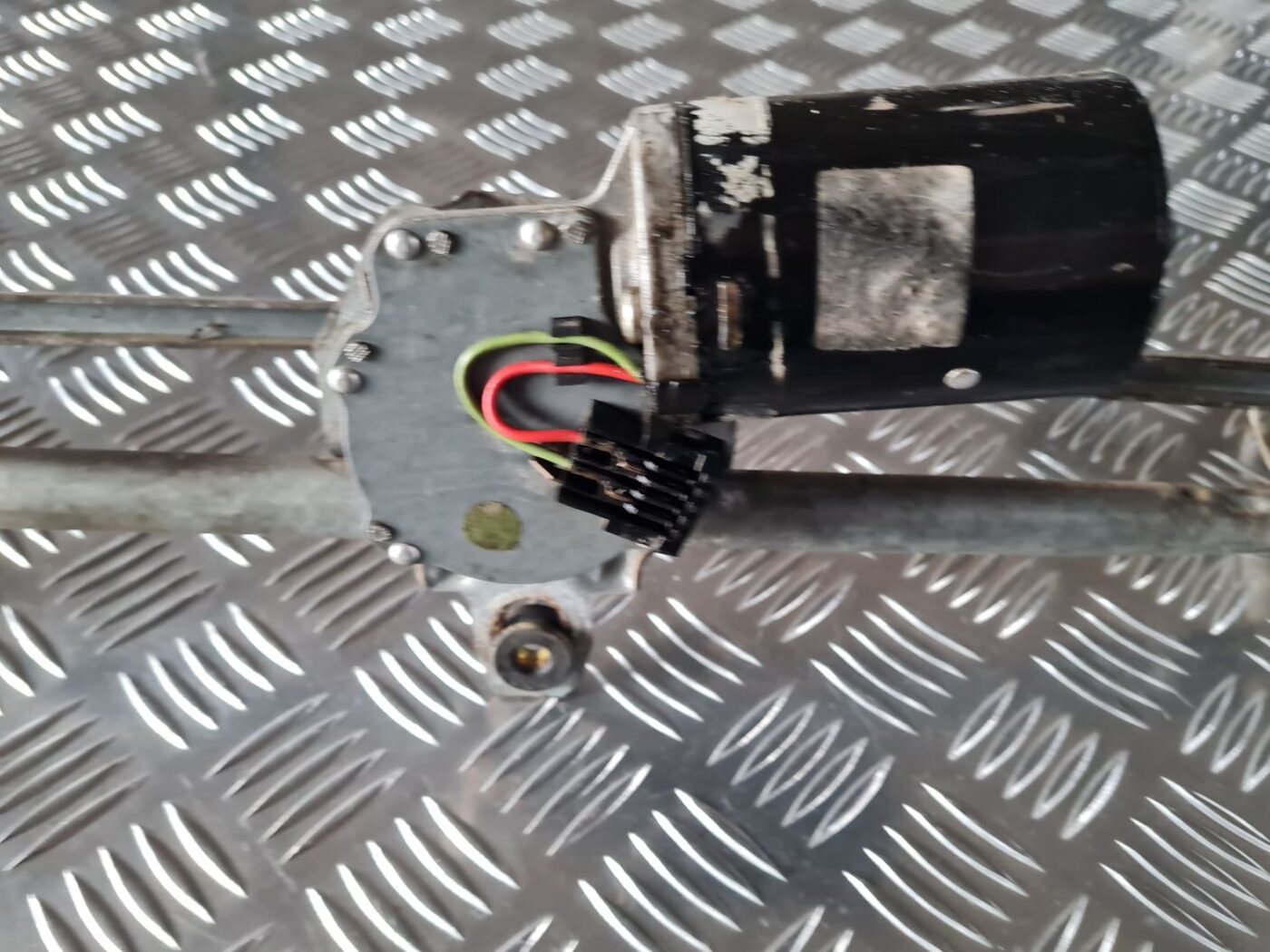 Vējstikla tīrīšanas mehānisms priekš VW GOLF IV 1999