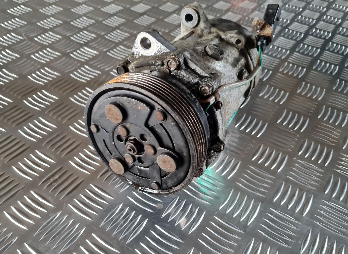 Gaisa kondicioniera kompresors priekš VW GOLF IV 1999