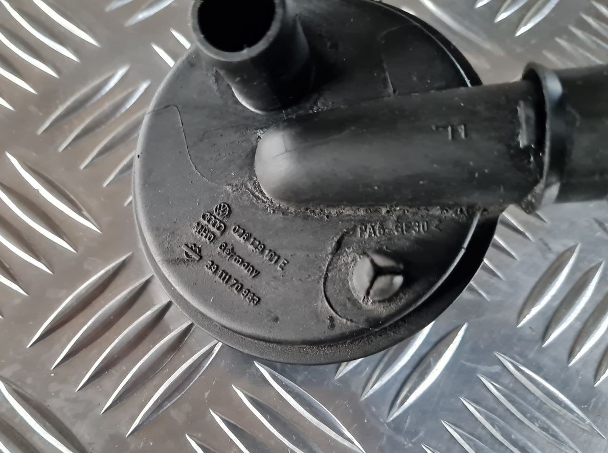 Kartera ventilācijas vārsts priekš VW GOLF IV 1999 2 Kartera ventilācijas vārsts priekš VW GOLF IV 1999