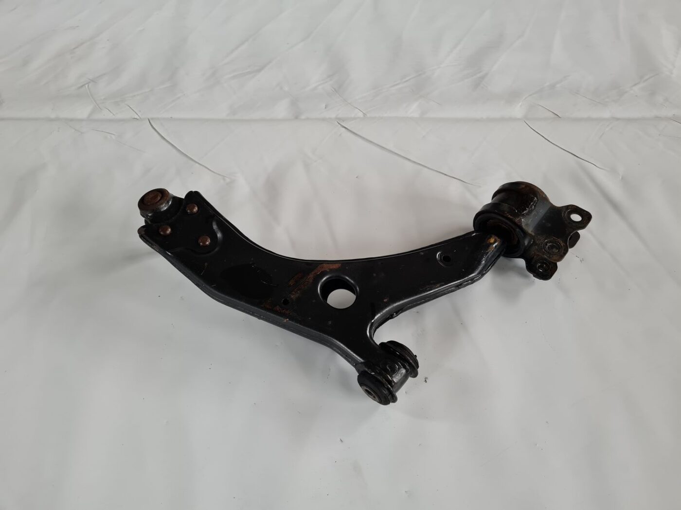 Priekšējas piekares svira priekš VOLVO C70 2008 3 Priekšējas piekares svira priekš VOLVO C70 2008