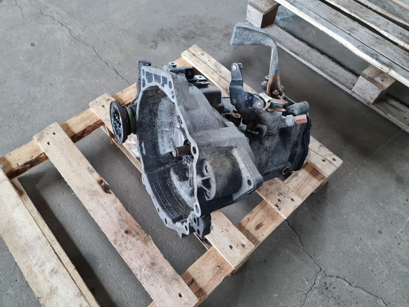 Mehāniska pārnesumkārba priekš VW GOLF IV 1999 1 Mehāniska pārnesumkārba priekš VW GOLF IV 1999