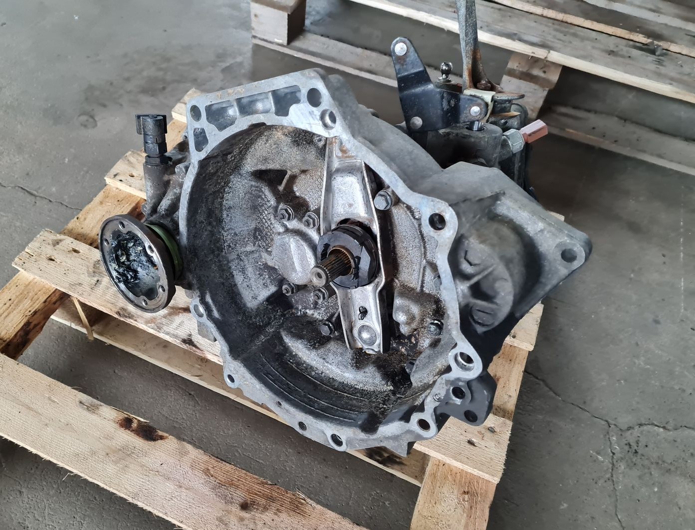 Mehāniska pārnesumkārba priekš VW GOLF IV 1999 2 Mehāniska pārnesumkārba priekš VW GOLF IV 1999