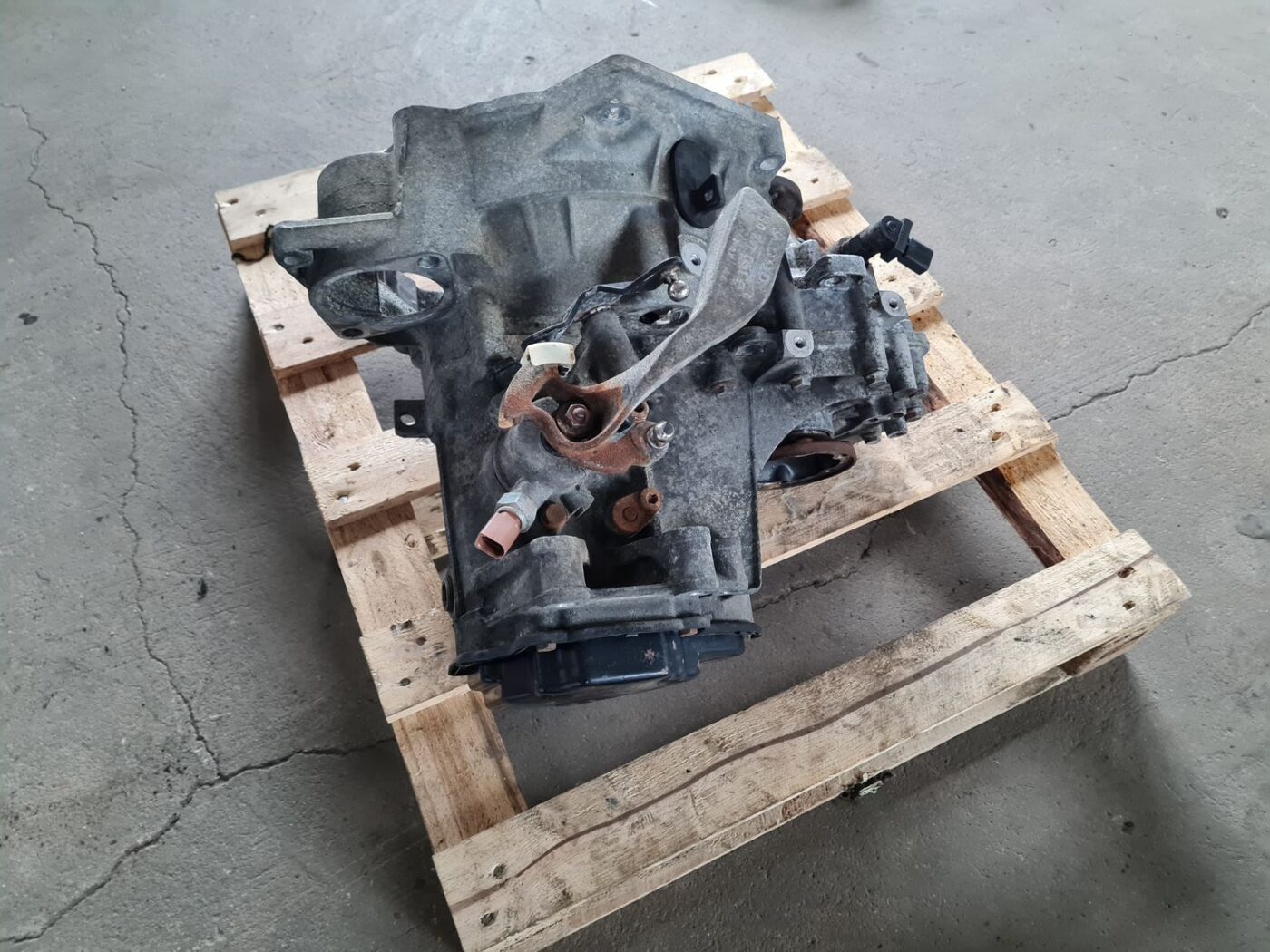 Mehāniska pārnesumkārba priekš VW GOLF IV 1999 4 Mehāniska pārnesumkārba priekš VW GOLF IV 1999