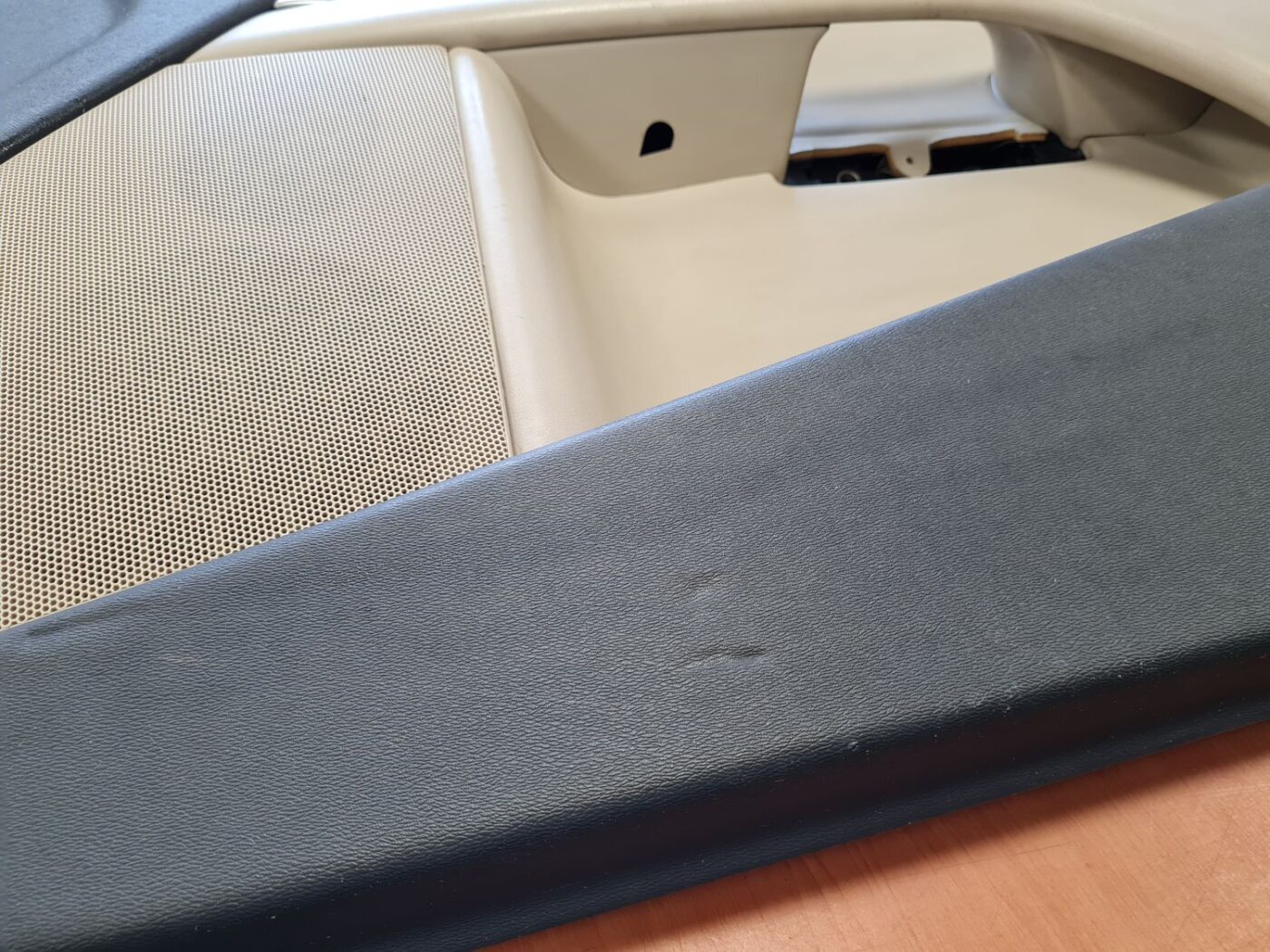 Priekšējo labo durvju apdare priekš VOLVO S80 2007 Black