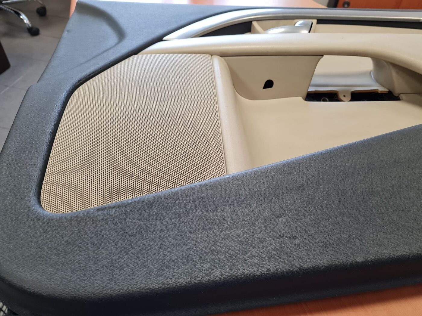 Priekšējo labo durvju apdare priekš VOLVO S80 2007 Black