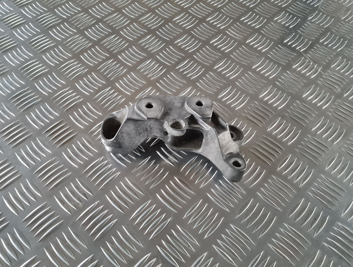 Ātrumkārbas kronšteins priekš OPEL MERIVA 2004 4 Ātrumkārbas kronšteins priekš OPEL MERIVA 2004