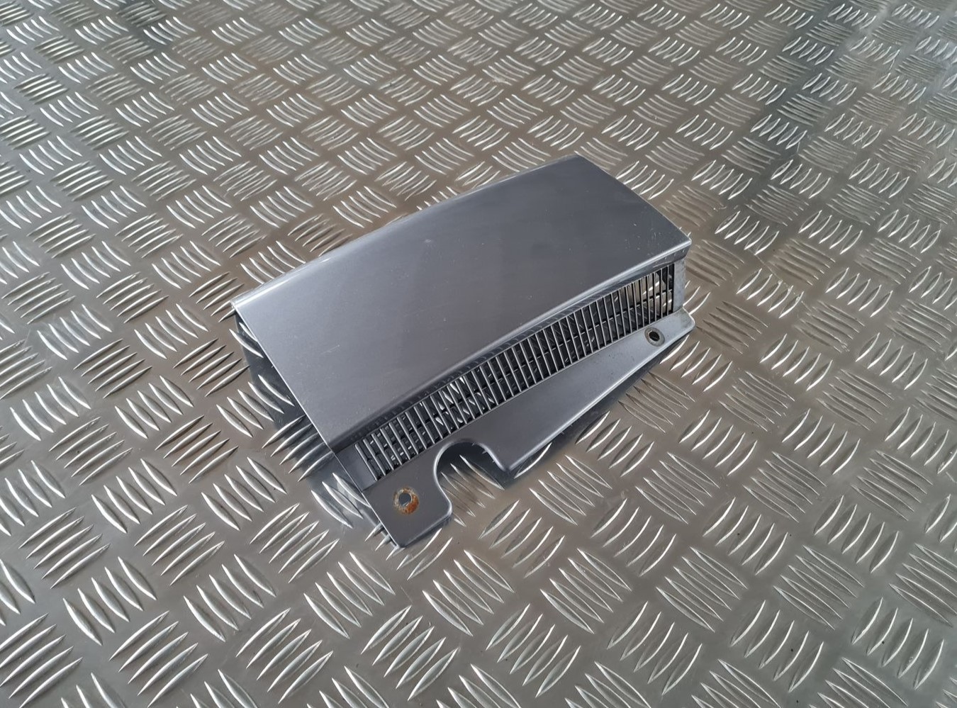 Aizmugurēja bufera stūris priekš OPEL MERIVA 2004