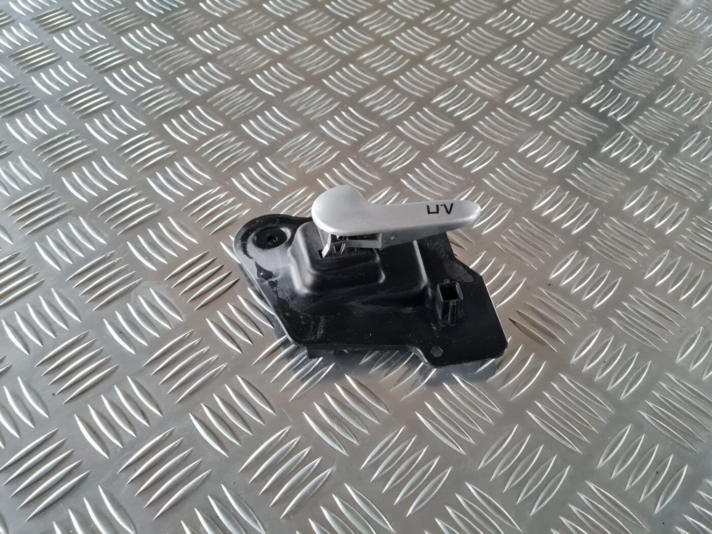 Salona durvju rokturis, aizmugures kreisais priekš OPEL MERIVA 2004 2 Salona durvju rokturis, aizmugures kreisais priekš OPEL MERIVA 2004