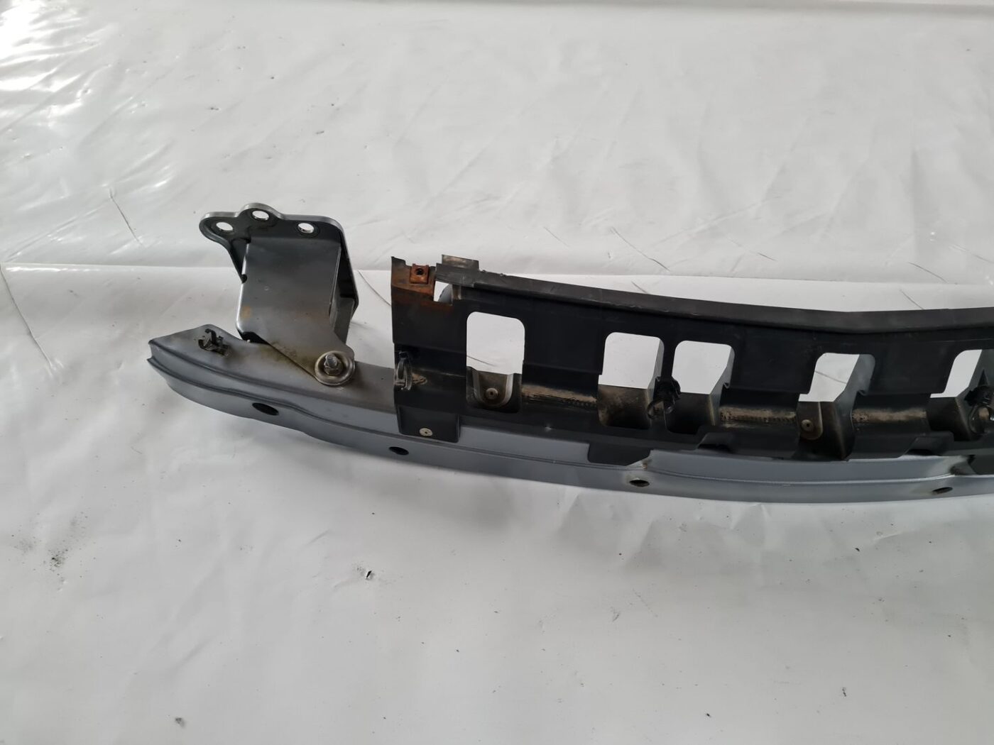 Priekšējā bufera pastiprinātājs priekš OPEL MERIVA 2004 2 Priekšējā bufera pastiprinātājs priekš OPEL MERIVA 2004