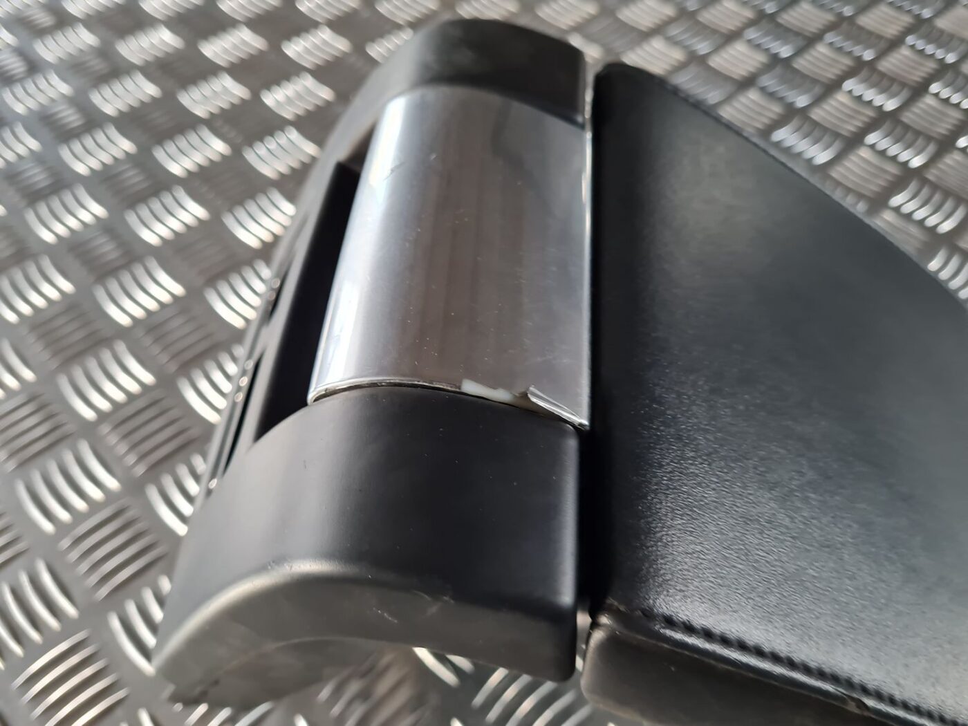 Roku balsts priekš VOLVO S80 2007 Black 2 Roku balsts priekš VOLVO S80 2007 Black