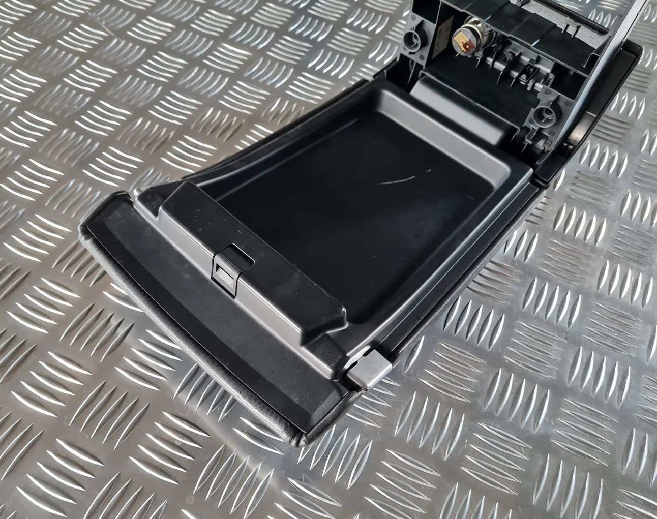 Roku balsts priekš VOLVO S80 2007 Black 3 Roku balsts priekš VOLVO S80 2007 Black