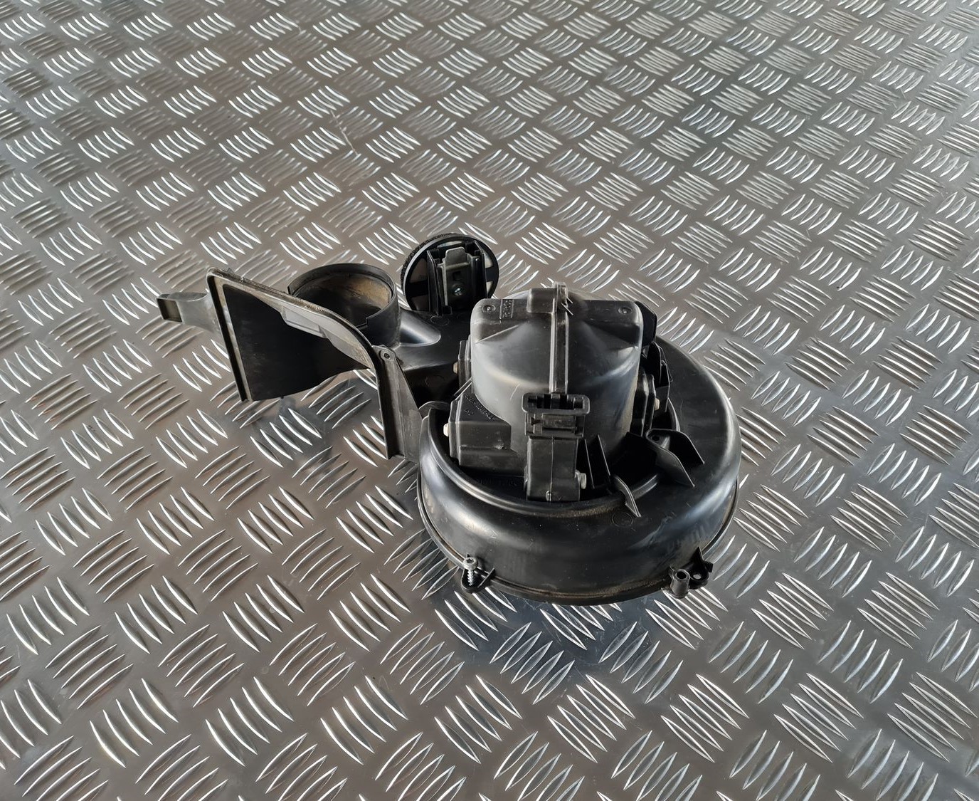 Salona ventilators priekš VOLVO S80 2007 Black