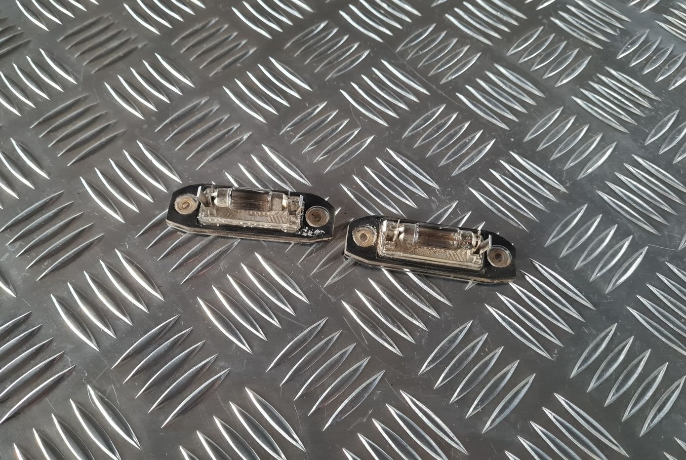 Numura zīmes apgaismojums priekš VOLVO S80 2007 Black 2 Numura zīmes apgaismojums priekš VOLVO S80 2007 Black