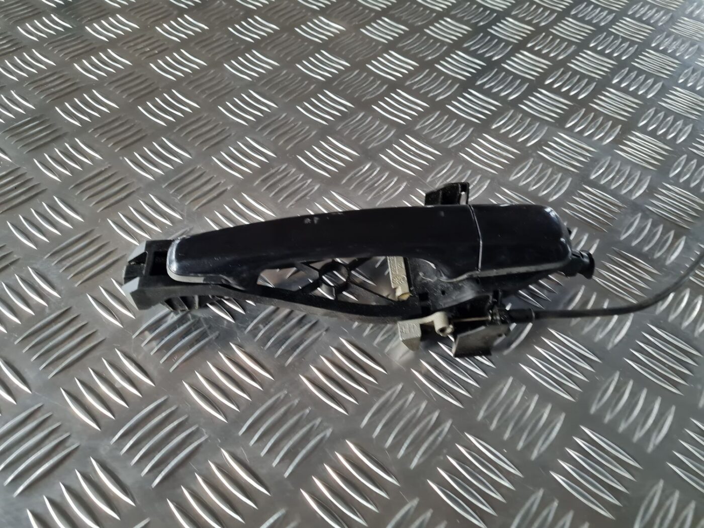 Priekšējāis labais durvju rokturis priekš VOLVO S80 2007 Black 2 Priekšējāis labais durvju rokturis priekš VOLVO S80 2007 Black