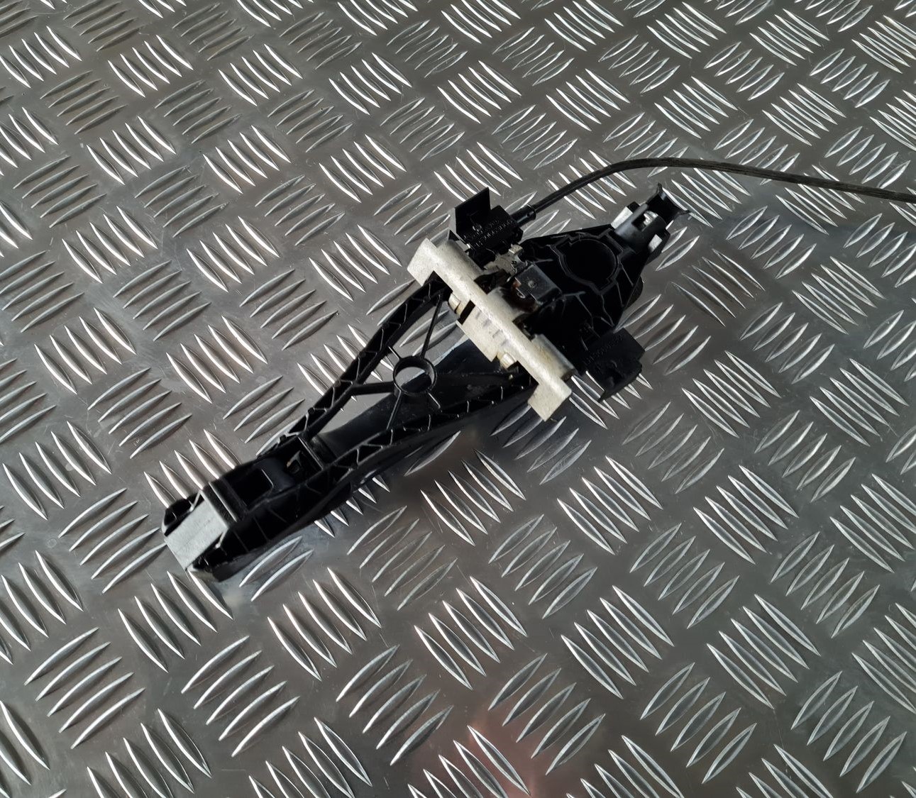 Priekšējāis labais durvju rokturis priekš VOLVO S80 2007 Black 4 Priekšējāis labais durvju rokturis priekš VOLVO S80 2007 Black