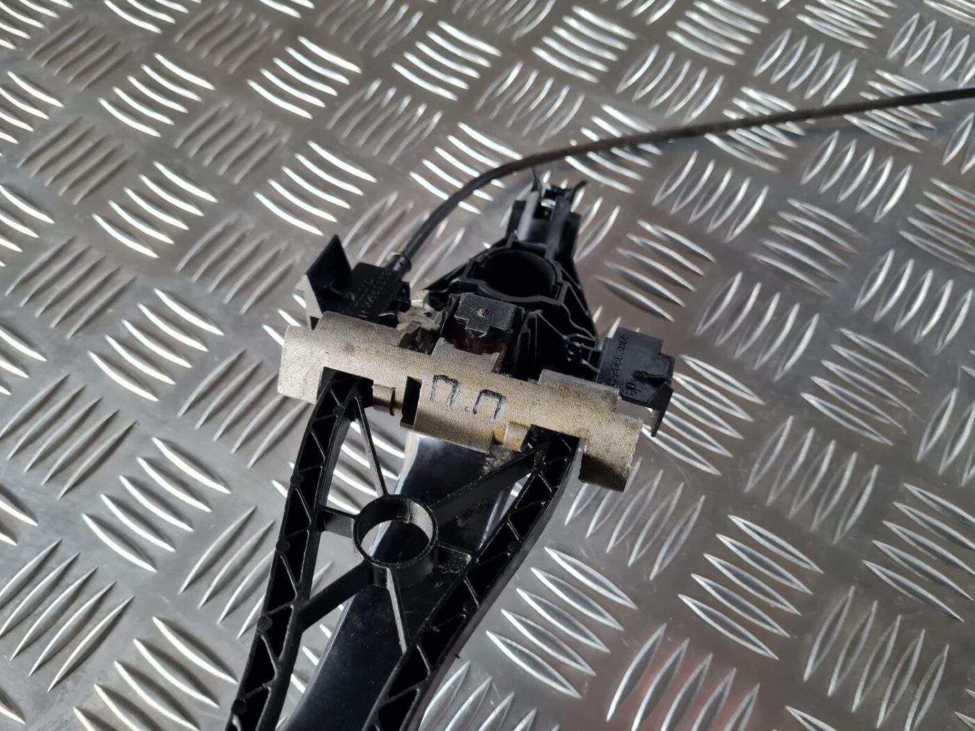 Priekšējāis labais durvju rokturis priekš VOLVO S80 2007 Black 3 Priekšējāis labais durvju rokturis priekš VOLVO S80 2007 Black