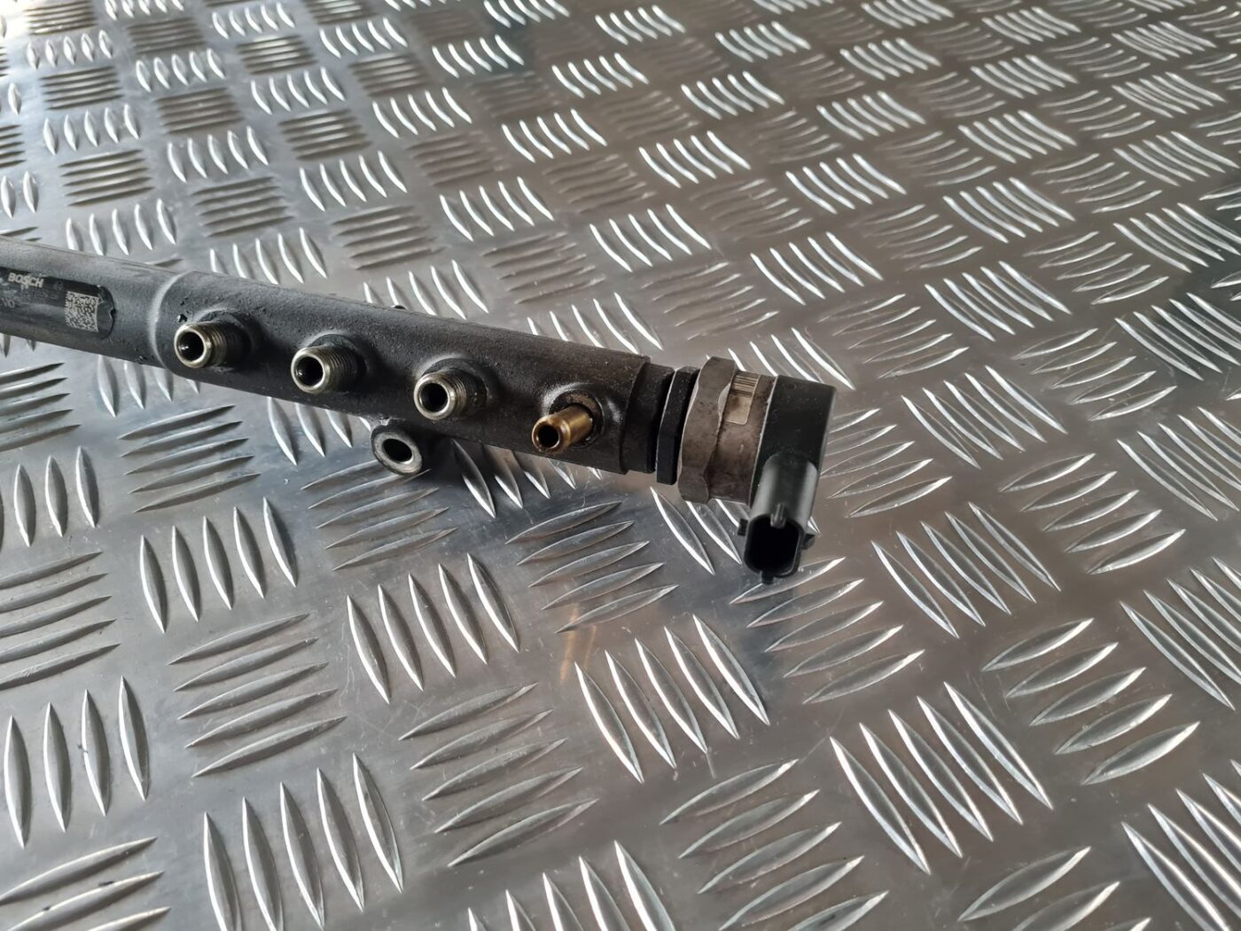 Degvielas sadales caurule priekš VOLVO S80 2007 Black