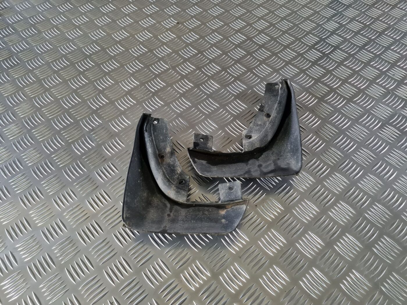 Aizmugurējo dubļusargu komplekts priekš VOLVO S80 2007 Black 5 Aizmugurējo dubļusargu komplekts priekš VOLVO S80 2007 Black