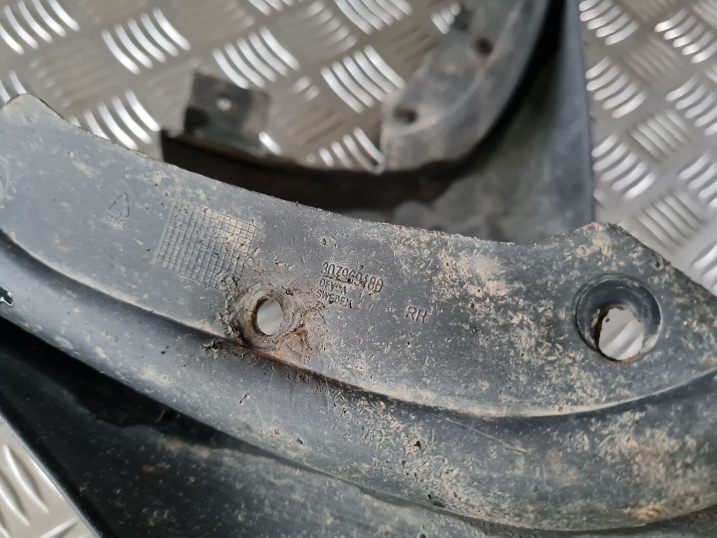 Aizmugurējo dubļusargu komplekts priekš VOLVO S80 2007 Black 4 Aizmugurējo dubļusargu komplekts priekš VOLVO S80 2007 Black