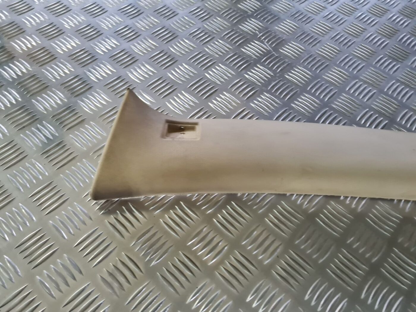 Priekšējas salona statnes apdare priekš VOLVO S80 2007 Black