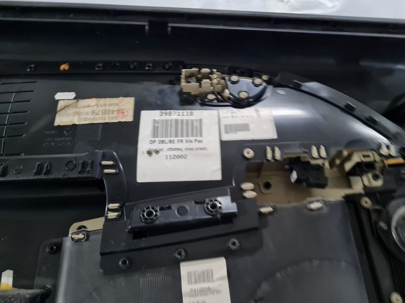 Priekšējo labo durvju apdare priekš VOLVO S80 2007 Black