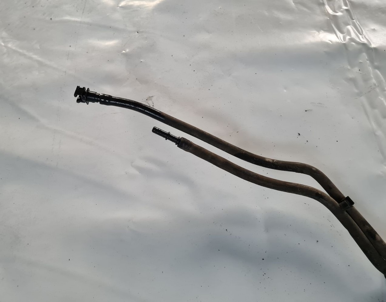 Degvielas caurule priekš VOLVO S80 2007 Black 2 Degvielas caurule priekš VOLVO S80 2007 Black