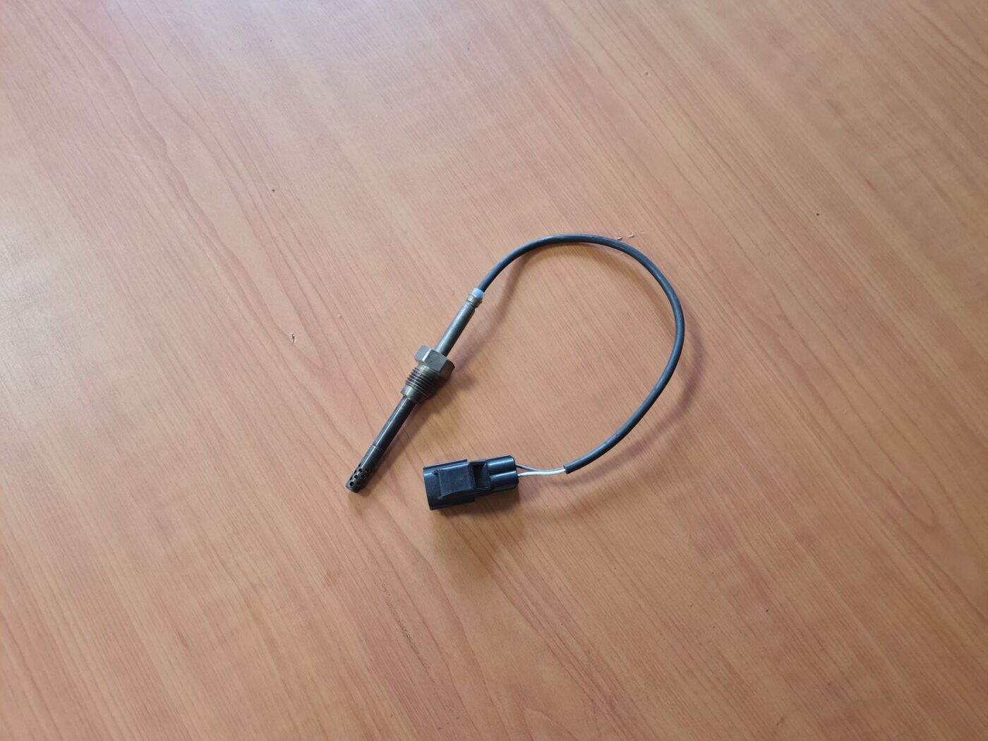 Izplūdes gāzu temperatūras devējs priekš VOLVO S80 2007 Black 1 Izplūdes gāzu temperatūras devējs priekš VOLVO S80 2007 Black