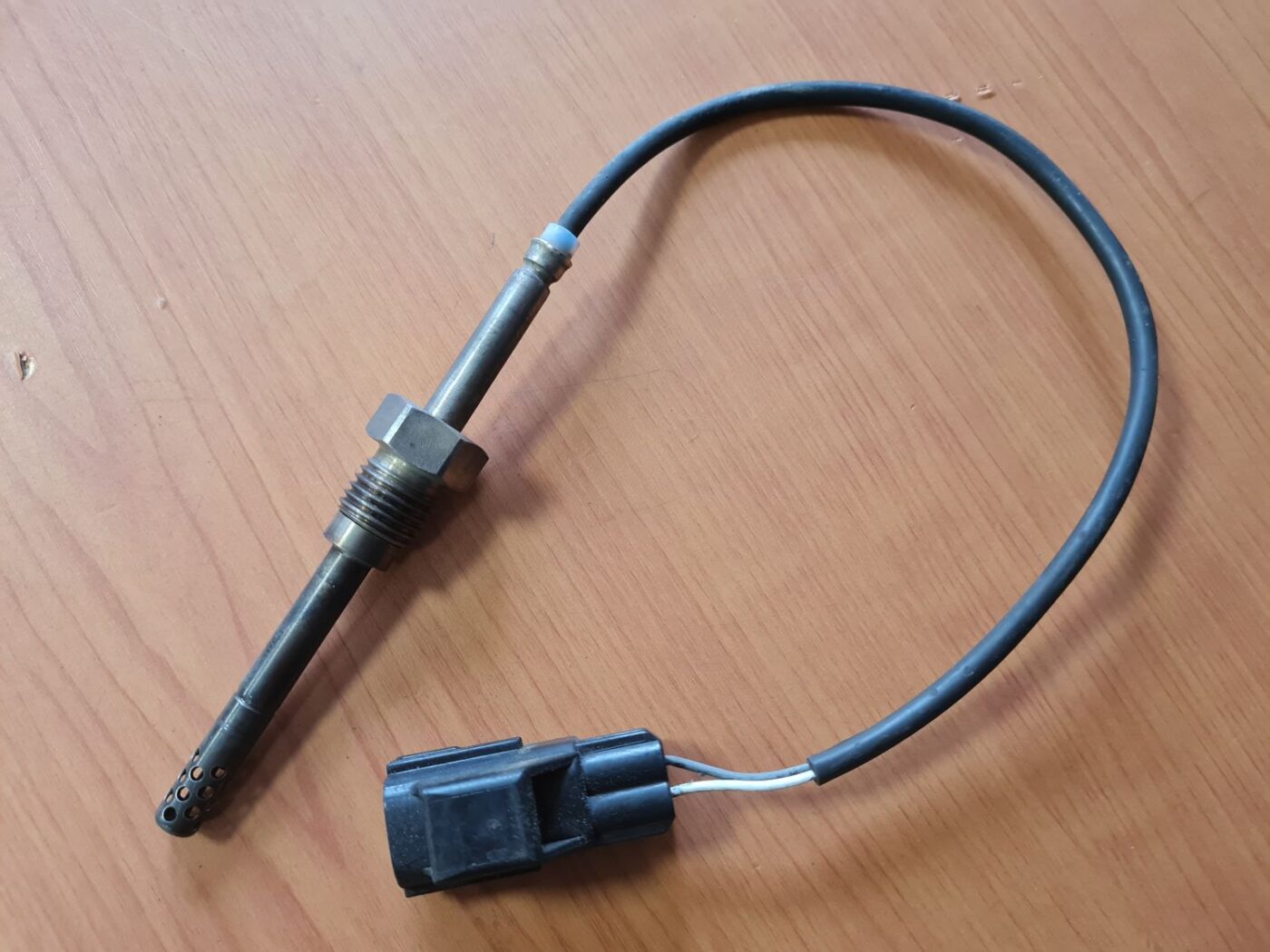 Izplūdes gāzu temperatūras devējs priekš VOLVO S80 2007 Black 2 Izplūdes gāzu temperatūras devējs priekš VOLVO S80 2007 Black